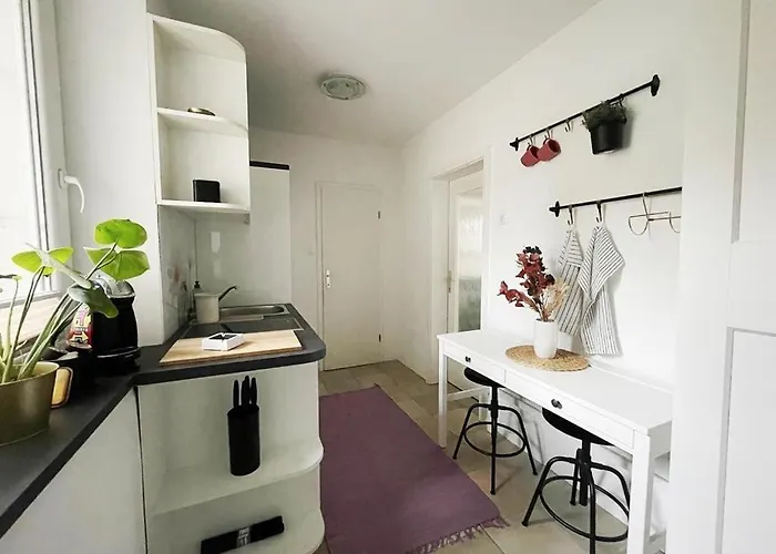 Manca's With Free Parking